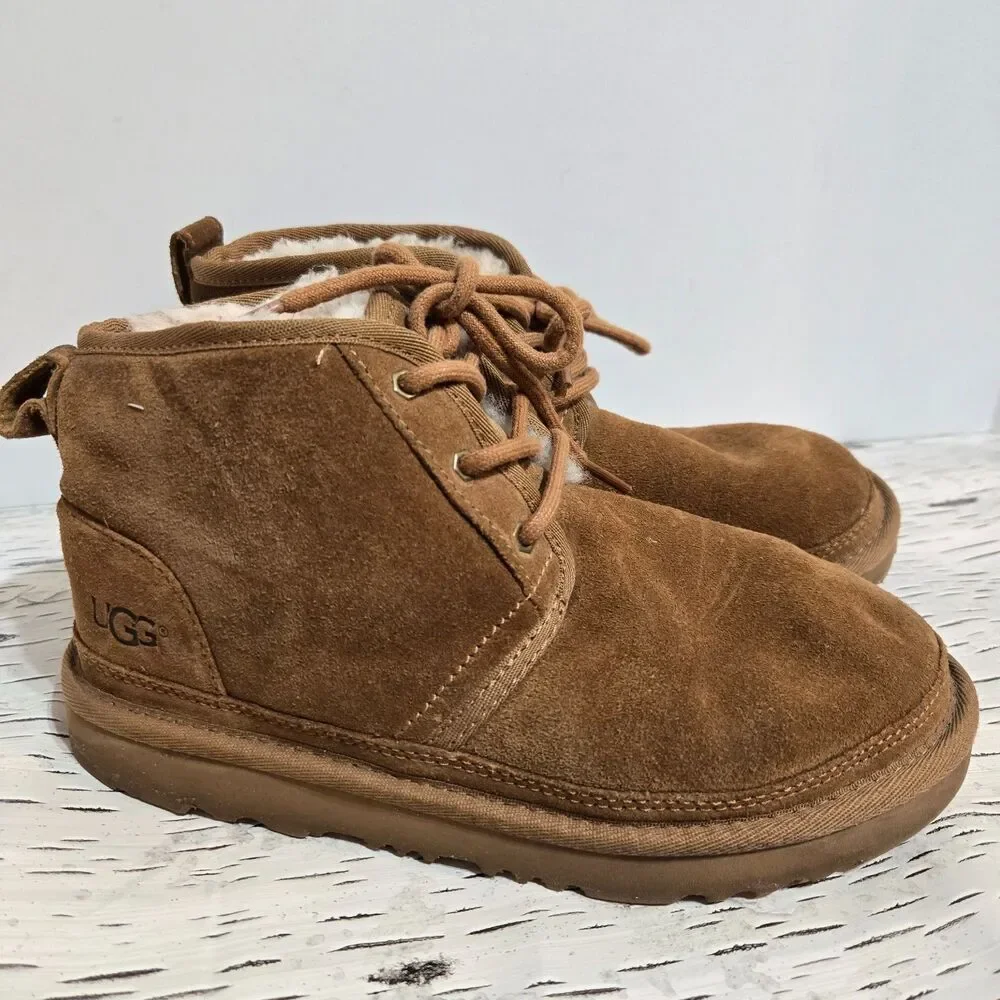 UGG Neumel II Kids Size US 3 / 35 Chestnut Suede Chukka Boots‎ Lace-Up 1017320K